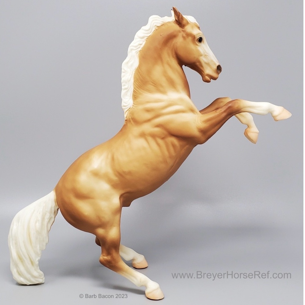 BREYER Horse FIGHTING STALLION KING Matt Palomino